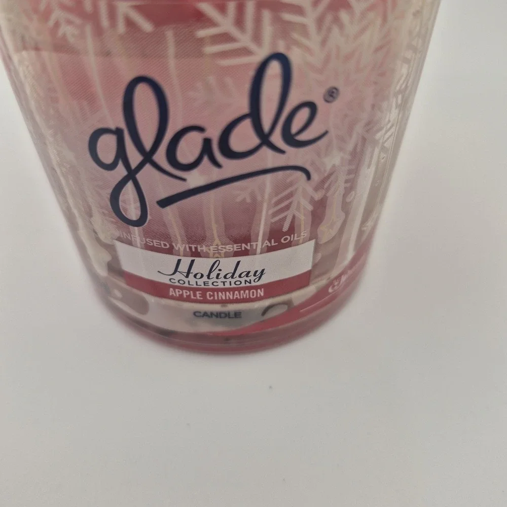 New Glade Scents Apple Cinnamon Candles  4 oz  Holiday Collection
